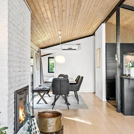 3 Bedroom Stunning In Semesterbostad *