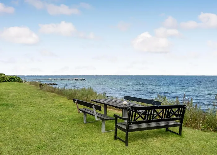 3 Bedroom Stunning In בית נופש Strøby Ladeplads