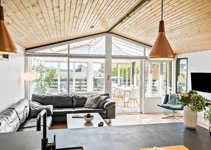 3 Bedroom Stunning In בית נופש Strøby Ladeplads